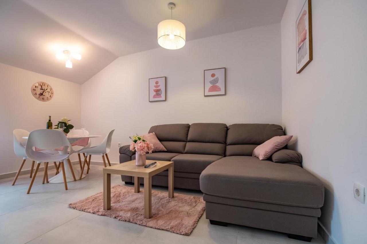 Antique Center Pula Apartment Ngoại thất bức ảnh