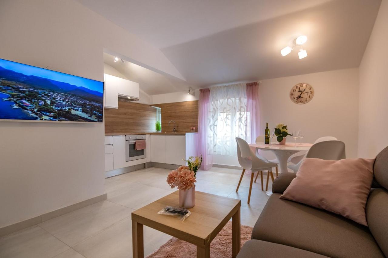 Antique Center Pula Apartment Ngoại thất bức ảnh